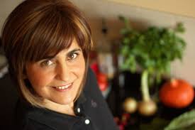 Hoje, sábado 17, temos a Isabel Rafael, entre livros e alimentos para  alimentar o corpo e o espírito, e nova sessão do Clube de Leitura "Atrás de  histórias", porque todos, sem exceção,