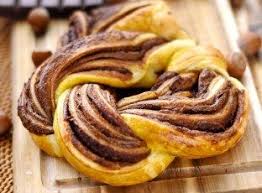 Tresse Feuilletee Au Chocolat Recette En 2020 Tresse Feuilletee Feuillete Nutella Alimentation