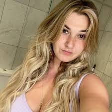 Hi all, I was just wondering if anyone has any photos of the neon party? I  wanna see if anyone had gone all out