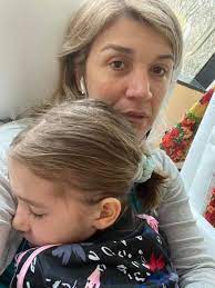 Η μητέρα της, ξένια πρεζεράκου. 8rhnos Pe8ane H Mikrh Anastasia Anipsia Ths Errikas Prezerakoy To Sygklonistiko Mhnyma Ths Mhteras Ths Fthis Gr