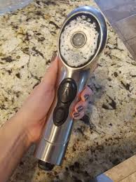 me identify this kitchen faucet brand