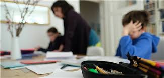 Es ist von großer bedeutung, dass sie den einfluss verstehen, den der klimawandel auf ihr tägliches leben haben wird, und dass sie lernen, wie sie sowohl im unterricht als auch zu hause handeln können, um dinge zu verändern oder lösungen zu finden. Homeschooling Erschopft Eltern Und Kinder