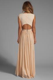 Doch was sollte der gast für ein kleid wählen? Alice Olivia Triss Sleeveless Maxi Dress With Leather Trim In Almond Cream Revolve Boho Kleid Hochzeit Gast Hochzeitsgast Kleidung Kleidchen