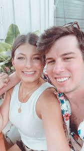 Kaitlin Simoneaux (@kaitsavsim)