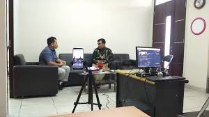 Pers secara terminologisnya ialah media massa cetak atau media cetak. Prodi Akuntansi Sektor Publik Optimalkan Bumdes Desa Kepunduhan Politeknik Harapan Bersama