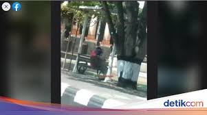 Yg mau join grup tele berbayar dm admin ya link di bio. Geger Video Viral Sejoli Mesum Di Alun Alun Sragen Siang Bolong