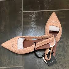 These crocodile embossed leather boots are this season's must have boot! Zara Shoes Zara Peach Colored Woven Pointed Toe Flats Poshmark