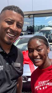 Help a Freshman out ! 😂 $deziluvzfundz or if you have apple pay .. text  me! 😂