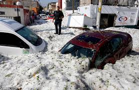 Clima en guadalajara es una aplicación para el tiempo, con un diseño moderno y ergonómico, para garantizar una mejor experiencia de usuario con una alta legibilidad de. El Clima Se Vuelve Mas Loco Granizada Fuerte Enterro La Ciudad De Guadalajara En Mexico A