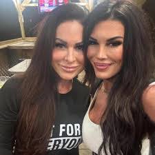 Jeannie Holcomb's Instagram, Twitter & Facebook