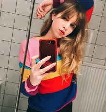 Zij zijn echter niet de eerste maar helaas. 19 Ideeen Over Bab Buelens Babe Kasteel Slaapkamer Wimpers Krullen