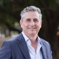 Peter Auld's Instagram, Twitter & Facebook