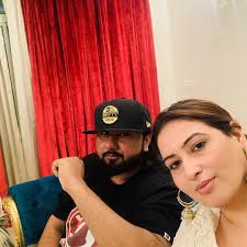 Maybe you would like to learn more about one of these? Honey Singh And Wife Shalini Make A Cute Pair See Their Adorable Couplegoal Pics