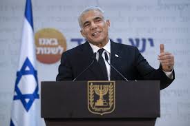 His childhood home in tel aviv was in the yad eliyahu neighborhood, in a residential building known as the journalists' residence, as several prominent journalists lived there. Israel Lapid Bildet Koalition Ara Benjamin Netanjahu Vorerst Beendet