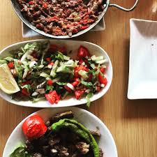 Sac Tava Coban Salata Ve Karisik Izgara Et Etin Yumusakligi Ve Kekik Kokusu Lamb On Iron Plate Mixed Low Carb Diet Dairy Free Recipes Clean Eating