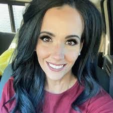 Shana Lea's Instagram, Twitter & Facebook