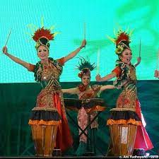 Tari patuddu adalah salah satu tarian tradisional yang berasal dari sulawesi barat. Pin On Cultural Dance