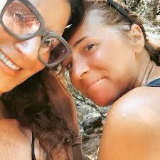 Tami Holzman (@queenconnector) • Instagram photos and videos