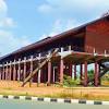 Propinsi kalimantan tengah juga memiliki rumah adat yang disebur betang. 1