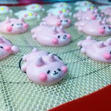 兔兔馬林糖 小小一顆好可愛 但也搞了兩天研究 還是乖乖畫糖霜比較實在 卡娜赫拉 兔兔與p助 馬林糖 cute desserts macaroon cookies homemade desserts