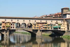 Le Ponte Vecchio Et Ses Boutiques Au Dessus Du Fleuve Florence Italie Italie Fleuve Voyage
