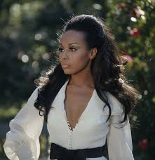 70 S Black Actresses From The 50s And 60s Photo Pinterest Vintage Black Glamour Diahann Carroll Beautiful Actresses