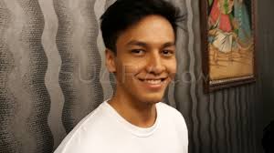 Nama jefri nichol tengah menjadi sorotan sejak permasalahan antara dirinya dan baetz management mencuat. Pamer Foto Pakai Baju Mirip Daster Ibu Ibu Jefri Nichol Jadi Perbincangan