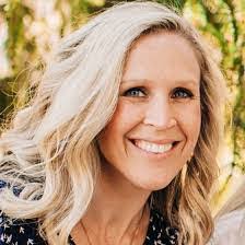 Gretchen Mead's Instagram, Twitter & Facebook