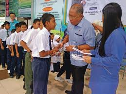 Panitia teknologi maklumat smk tanah putih kuantan. Wah 550 Murid Dan Pelajar Sekitar Kuantan Terima Bantuan Yayasan Pahang Pahang Gps Bestari