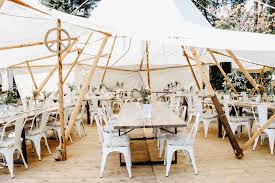 Lest unsere tipps zu brautkleidern über accessoires bis hin zur deko im trendigen bohemian style. Vintage Dekoration Mieten Industrial Accessoires Hochzeit Kisses Karma