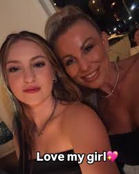 Brenda Blach (@brenda_blach) • Instagram photos and videos