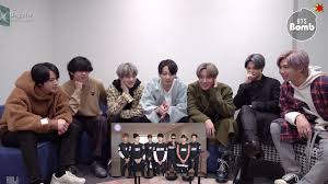 Seperti yang dilakukan oleh dua member kocak ini, jungkook bts dan jimin bts. Bts Jimin Admires Body In Old Video J Hope Wonders If He S Still As Ripped As Before