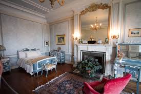 .astounding victorian bedrooms that combine form and functionality with a dash of enduring, old finding that right balance between victorian elegance and modern aesthetics can be a tricky task. Victorian Style Bedrooms Smooth Decorator