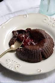 Petite Cuillere Et Charentaises Fondant Au Chocolat Au Cœur Coulant De Fruits Rouges Fondant Au Chocolat Alimentation Chocolat