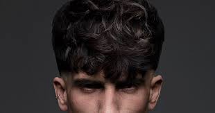 Hat seitlich taschen für die hände. Lockige Mannerfrisuren Unsere Top 10 Im August 2021