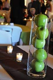 Tu peux acheter des metres de ruban assez large sur lequel tu vas broder des ptites perles de formes et tailles différentes et tu disposes ensuite ce ruban en v sur table. Une Deco De Table Champetre Je Fouine Tu Fouines Il Fouine Nous Fouinons