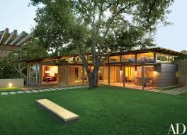 A Hillside Home In Austin Texas Becomes A Coveted Retreat Houses In Austin Hillside House Modern Exterior