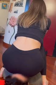 Human Chair: Sweaty squat facesitting - ThisVid.com