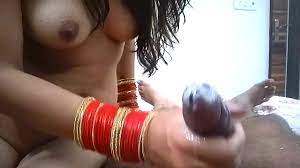 दिल्ली की रंडी प्रिया ने लंड हिला के चूत में लिया - क्सक्सक्स पोर्न