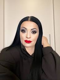 🕸️✨ Calling all Glamour Ghouls! ✨🕸️ Join Emmy Award–winning makeup artist  @alexa.branco at @lionsroarbrew