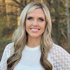 Karen Fike's Instagram, Twitter & Facebook