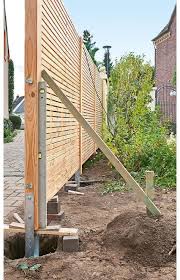 Sichtschutzzaun Holz Selbst De Sichtschutzzaun Holz Ideen Fur Raumteiler In Der Aktuellen Mode Rau In 2020 Sichtschutzzaun Garten Zaun Garten Sichtschutzzaun Holz