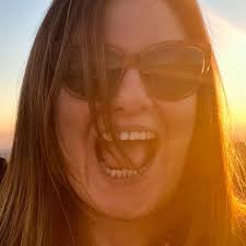 Debora Quiles's Instagram, Twitter & Facebook