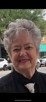 I just happened to hear Phil Donahue is 87 and his wife Marlo is 85. I  found this photo