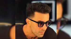 See pics: Sara Ali Khan gives us major desi vibes in a printed pink saree  and 'bindiya'