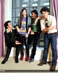 Pin By Joyce Chien On Demi Lovato Jonas Brothers Demi And Joe Jonas