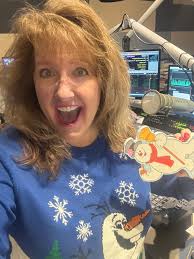 Happy Monday! Who else gets excited about the SNOW??? Let's see those  snowmen…or snow pics! 🩵☃️❄️💙 Lynette