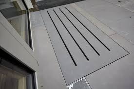 Lichtschachtabdeckung Aus Grauwacke Von Rheingrun Gartengestaltung Wunderschon Und Exclusiv Individuell G Lichtschachtabdeckung Gartengestaltung Lichtschacht