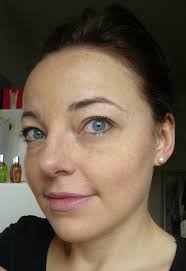 I could not have been more wrong. Bare Minerals Starterkit Innenaussen