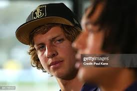 16 Photos & High Res Pictures